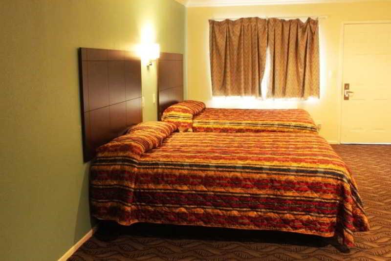 Motel Rodeway &
