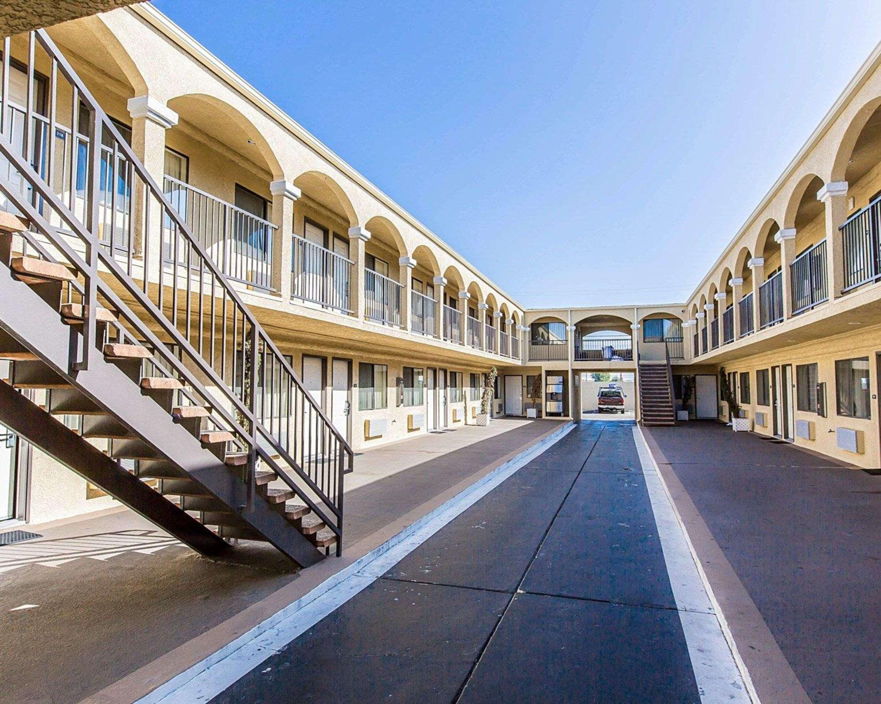 Motel Rodeway &